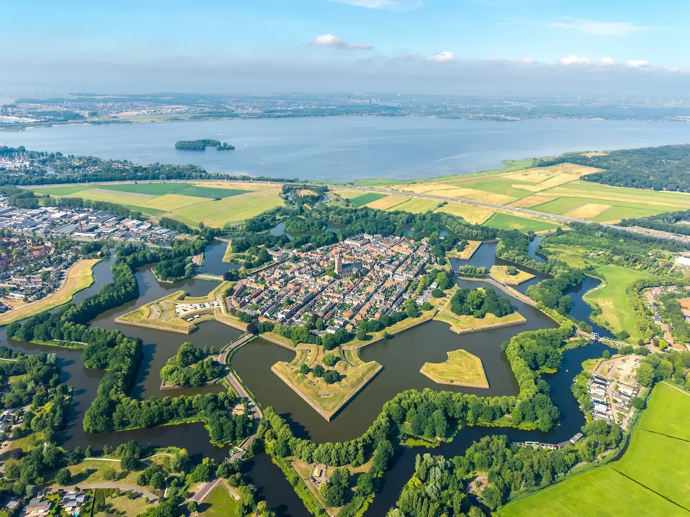 Naarden Vesting van bovenaf, start en finish van De Halve van het Gooi